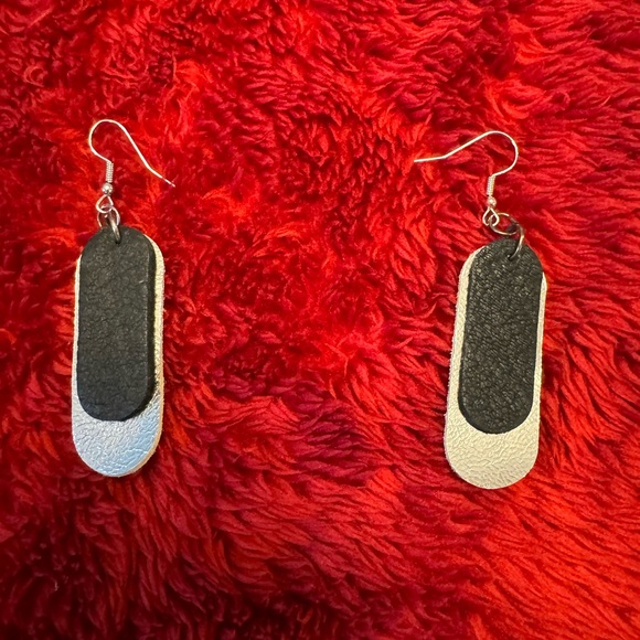 Necklace And Earrings - Picture 6 of 6